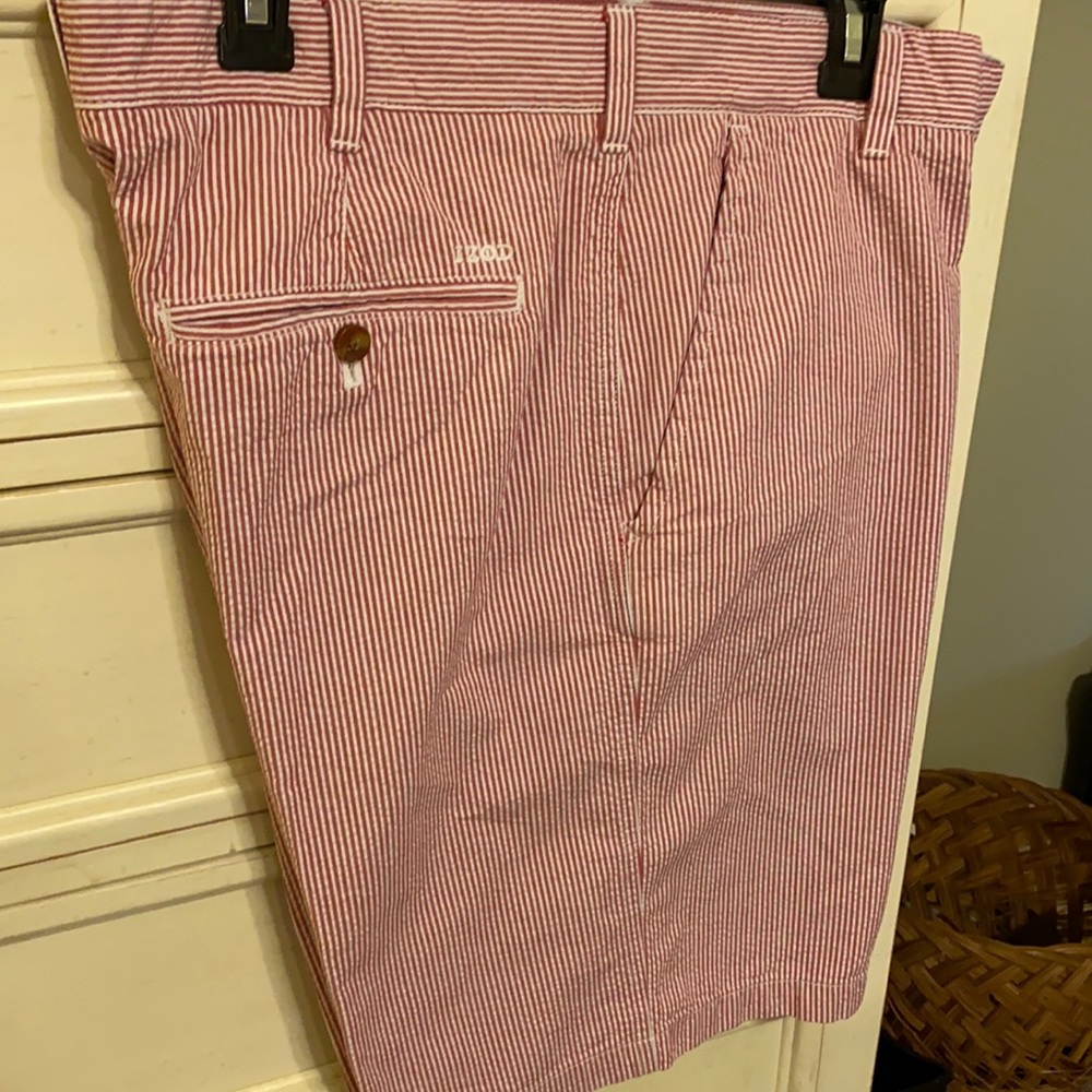 Men’s izod red seersucker shorts